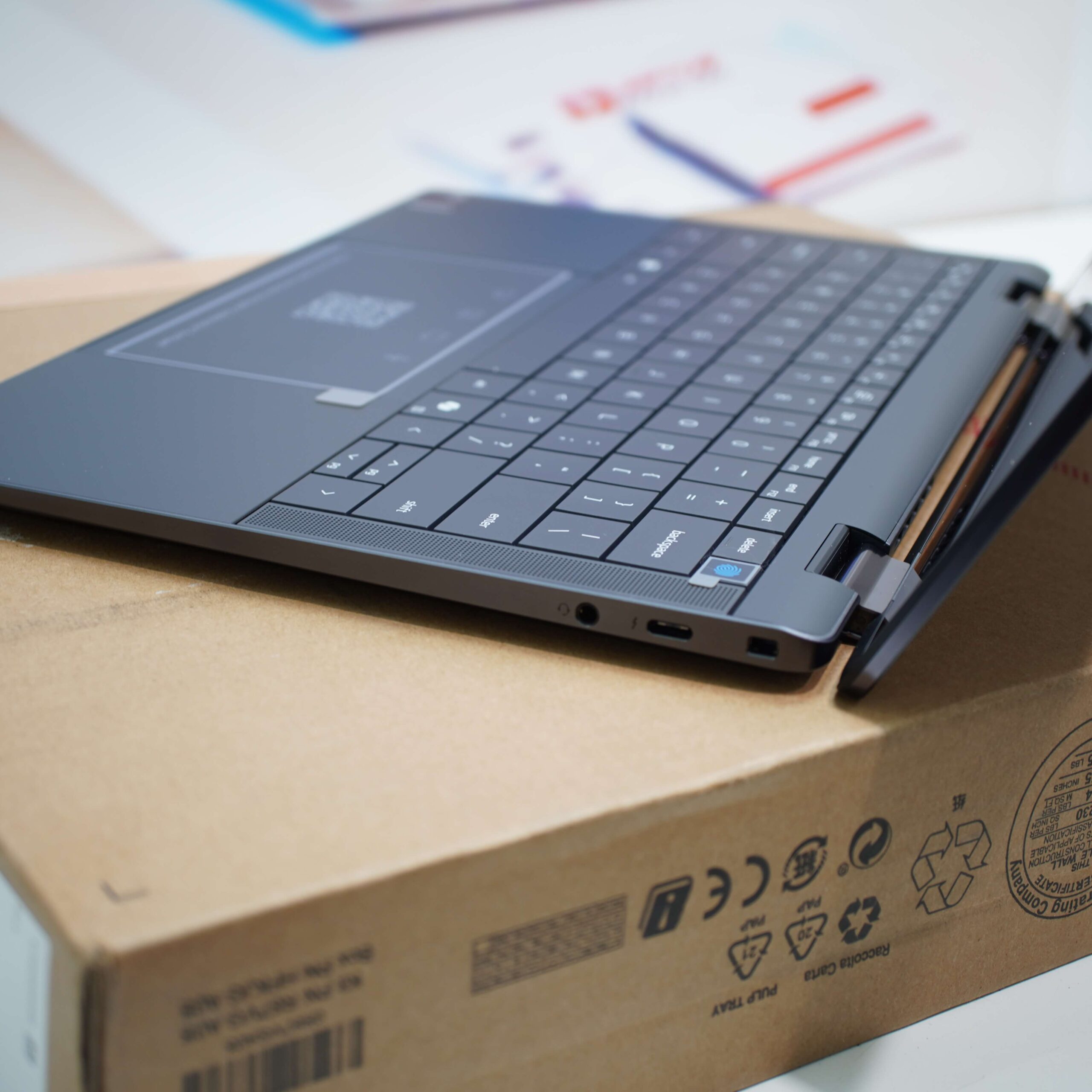 Dell Latitude 9450 2-in-1 (7)